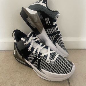 Nike LeBron witness